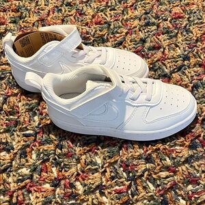 White Nike shoes Brand new